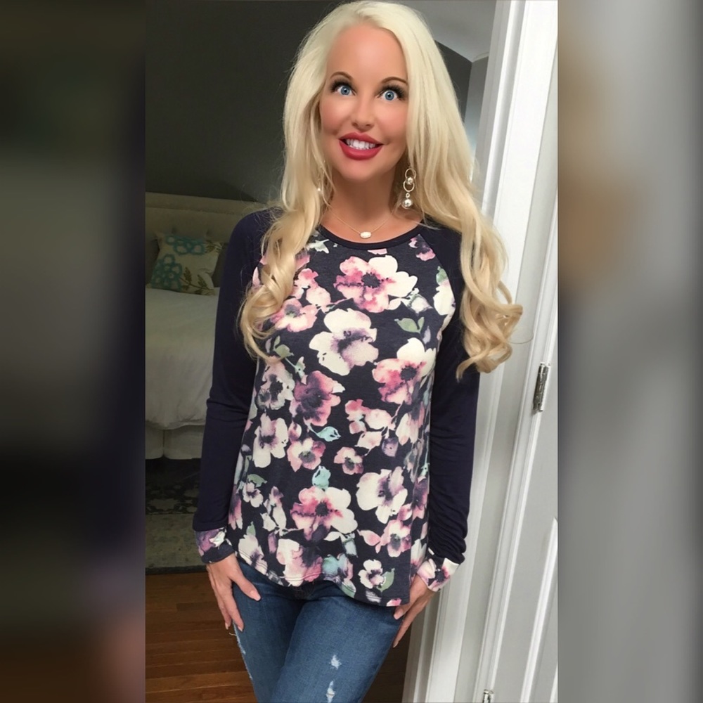LAST 1! Gorgeous 🌸Navy Floral Contrast Tunic! - Picture 2 of 3
